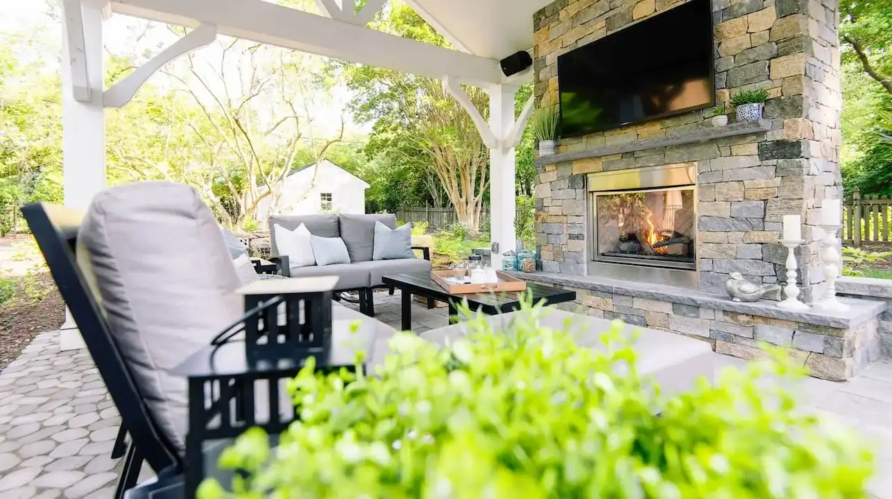 مساحة خارجية معروضة في موقع Dwell Home Services